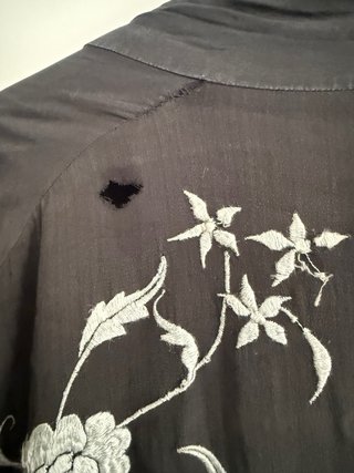 Kimono antiguo bordado negro y plata