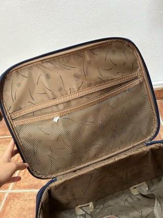Maleta de viaje azul con ruedas