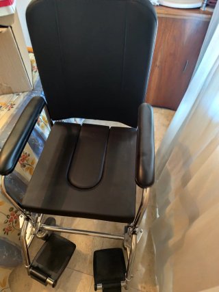 Silla de ruedas inodoro