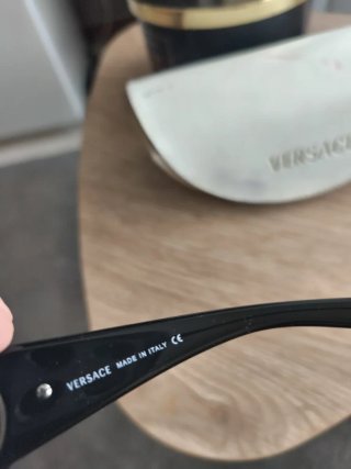Gafas de sol Versace negras y doradas