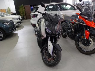 Yamaha Xmax 400 Maxi Scooter Automática