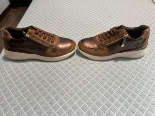 Zapatos Mujer Suela Alta Marrón y Dorado