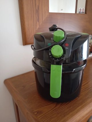 Horno freidora negro y verde
