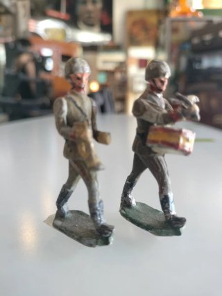 Lotto di 7 Antichi Soldatini di Piombo