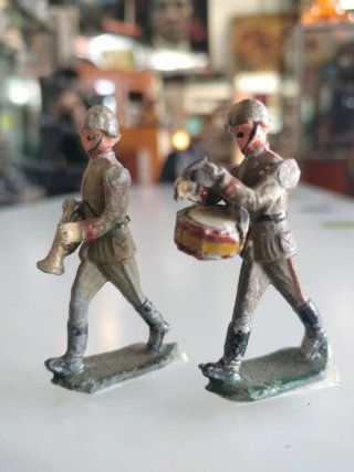 Lotto di 7 Antichi Soldatini di Piombo