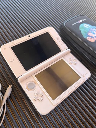Nintendo 3DS XL Luigi