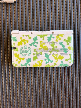 Nintendo 3DS XL Luigi