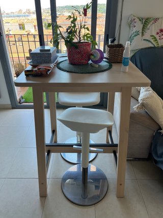 mesa alta + taburetes