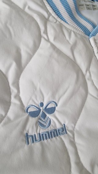 Chaqueta Celta College Hummel Blanca y Celeste.