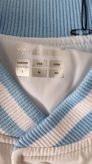 Chaqueta Celta College Hummel Blanca y Celeste.