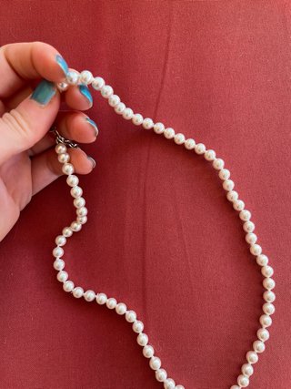 Collar de perlas plateado