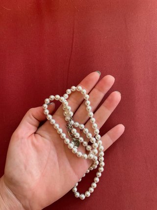 Collar de perlas plateado