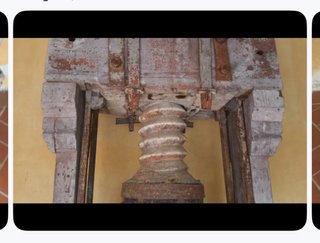 Antico strizzo in legno e metallo