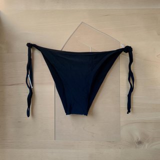 Bikini negro con flecos