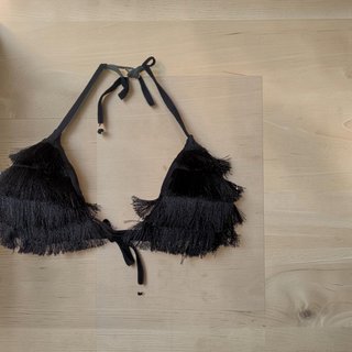 Bikini negro con flecos