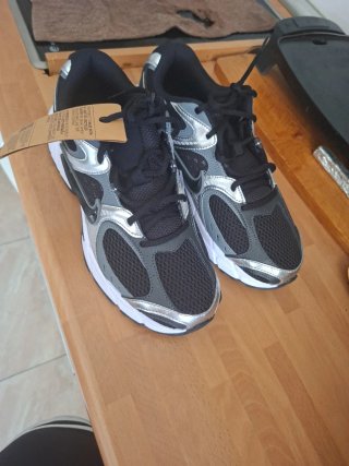 Nike v5 rnr negro gris blanco talla 43 nuevo