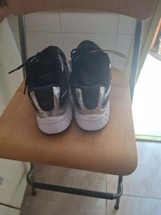 Nike v5 rnr negro gris blanco talla 43 nuevo