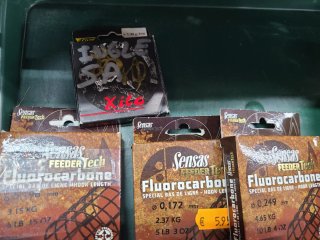 Caja de pesca con accesorios
