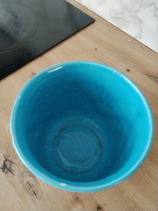 Macetero azul de cerámica