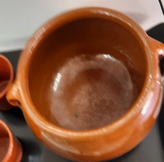 Olla de barro con tapa e 4 bicchieri