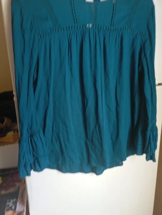 Blusa verde azulado con detalles