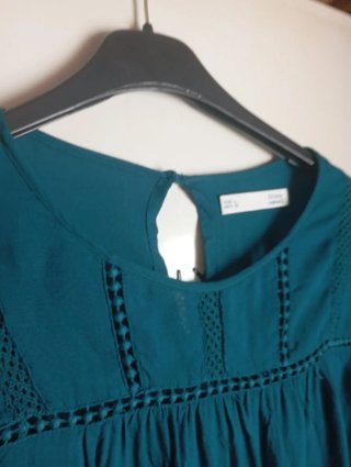 Blusa verde azulado con detalles