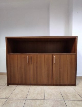 Aparador de madera marrón