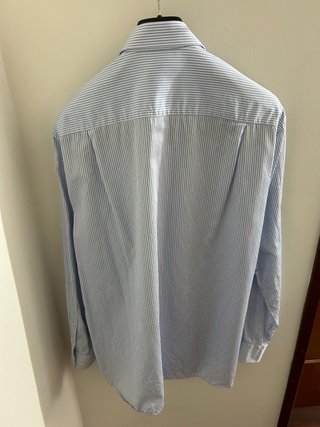 Camisa de rayas azul y blanca