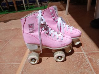 Patines rosas de 4 ruedas talla 36