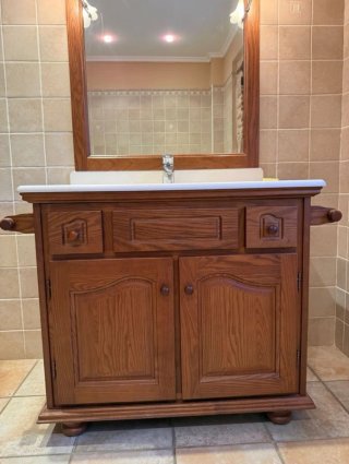 Mueble rústico de madera con espejo incluido