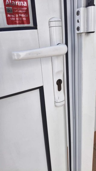 Puerta y ventanas aluminio blanco