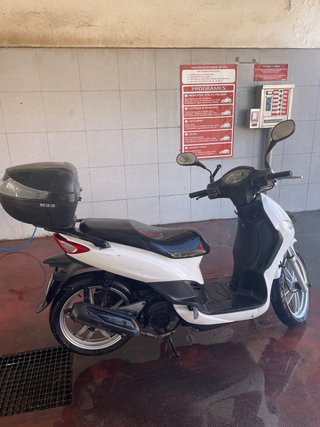 Peugeot Scooter Blanca Automática