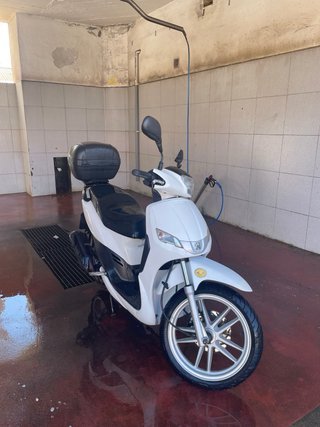 Peugeot Scooter Blanca Automática