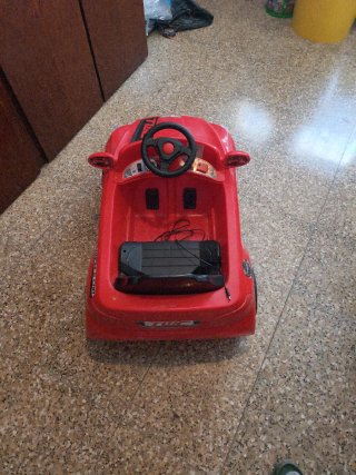 Coche eléctrico infantil rojo