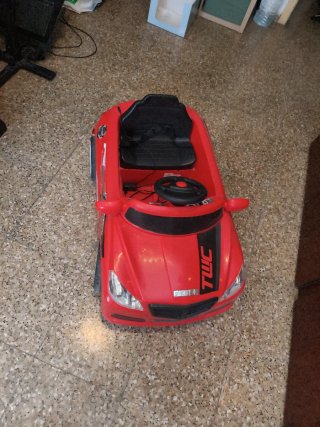 Coche eléctrico infantil rojo
