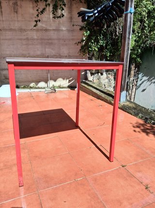 Tavolo da giardino in metallo e legno
