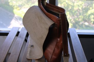 Bolso bandolera cuero marrón.