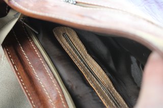 Bolso bandolera cuero marrón.