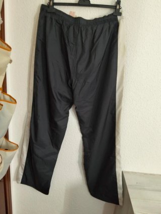 Pantalón deportivo Nike gris