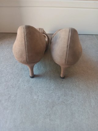 Zapatos de tacón beige