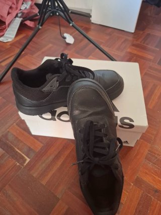 Zapatillas Adidas Negras en óptimas condiciones