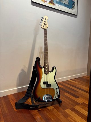 Bajo Lakland Skyline 44-64 Precision Bass Sunburst