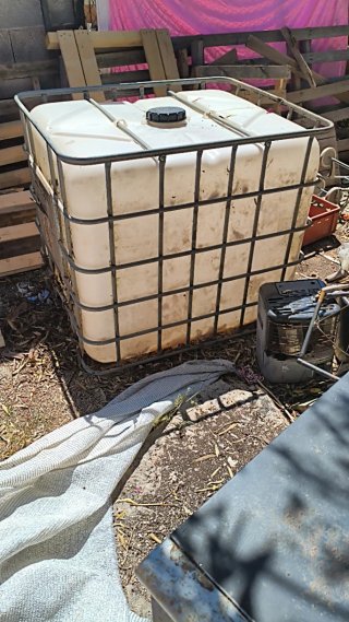 Depósito de agua IBC 1000L con jaula