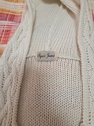 Chaqueta Pepe jeans entretiempo con capucha.