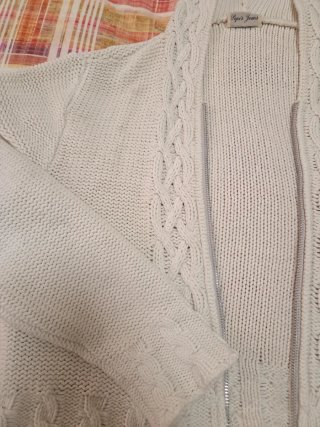 Chaqueta Pepe jeans entretiempo con capucha.