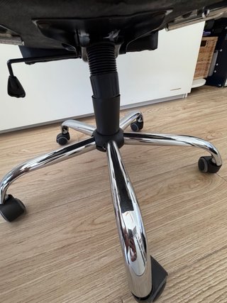 Silla de oficina ergonómica negra