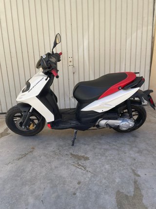 Aprilia SR Motard 2018 2T Scooter