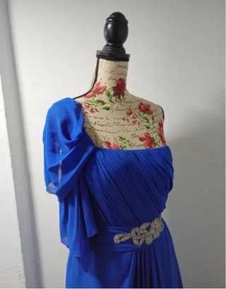 Vestido Pronovias azul asimétrico sexy dreapeado