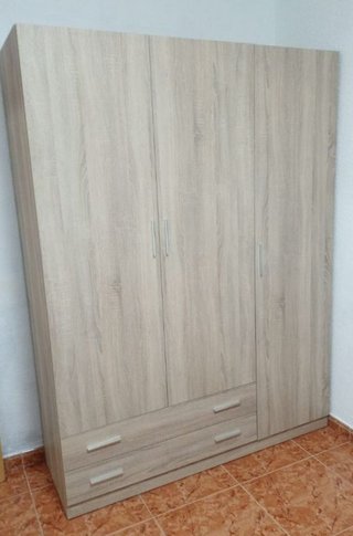 Armario blanco 3 puertas y 4 cajones
