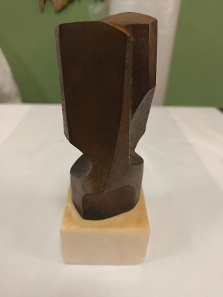 Scultura moderna in bronzo e pietra